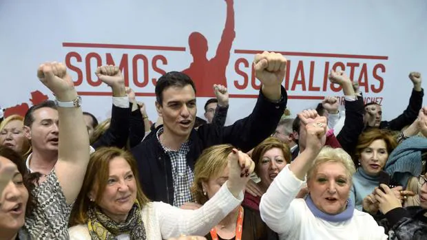 Sánchez ultima su giro a la izquierda para el PSOE