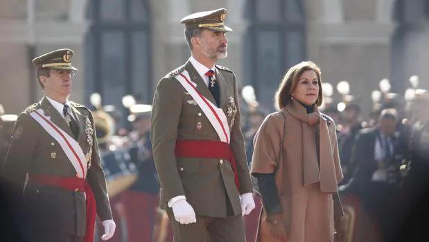 Don Felipe acudió acompañado de la ministra de Defensa, María Dolores de Cospedal
