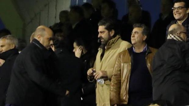 El alcalde, Gabriel Echávarri, y el empresario Enrique Ortiz, recientemente en el palco del estadio Rico Pérez