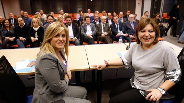 Eva Ortiz y Isabel Bonig, durante una Junta Directiva Regional