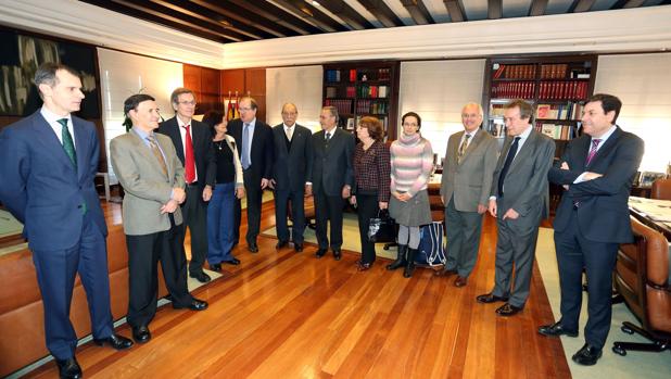 El presidente de la Junta, el vicepresidente y el consejero de Empleo, con los representantes castellano y leoneses en el exterior