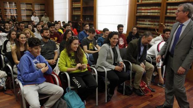 Deportistas universitarios recogen los premios del XXVI Trofeo Rector en el campus de Toledo