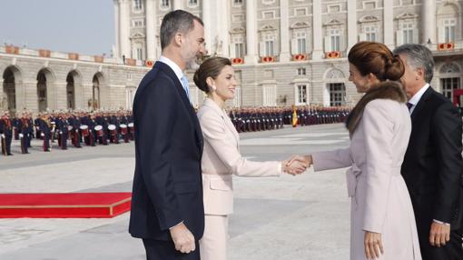 Así han recibido los Reyes a Macri