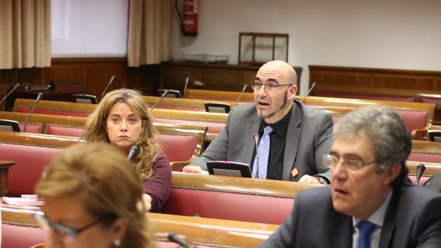 El senador Jordi Navarrete, durante su intervención en la comisión del Senado