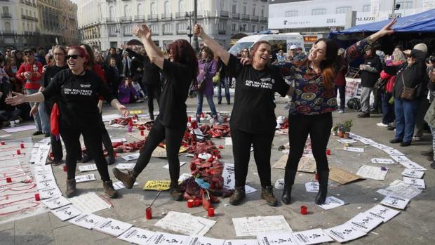 Desde hace casi tres semanas un grupo de mujeres en huelga de hambre acampa en la Puerta del Sol para protestar contra la violencia de género