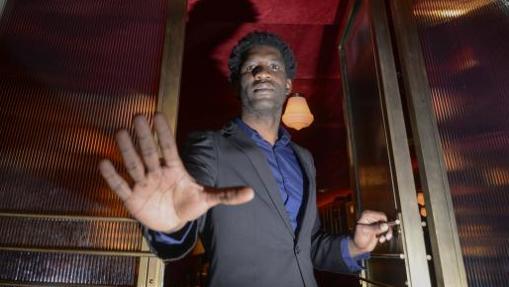 Acceso a la barra clandestina «Hemingway» del NH Casa Suecia