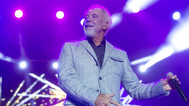 Tom Jones, durante una de sus últimas actuaciones en España