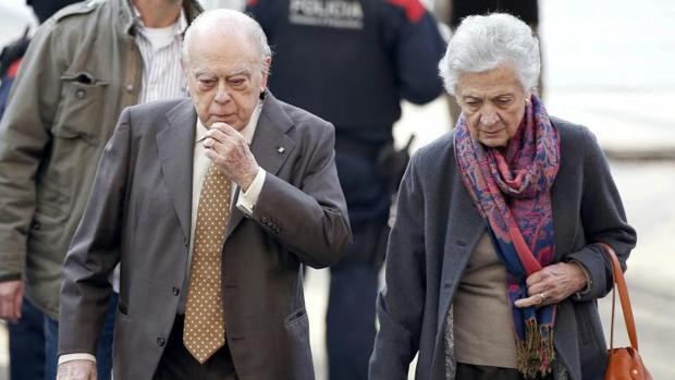 Jordi Pujol y Marta Ferrusola en 2015 tras declarar en la Ciudad de la Justicia de Barcelona