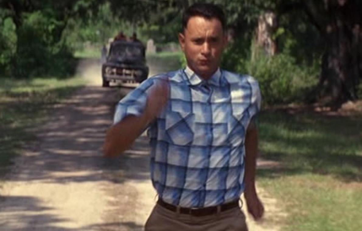 Forrest Gump (Tom Hanks), película de dirigida por Robert Zemeckis, es capaz de correr muy rápido