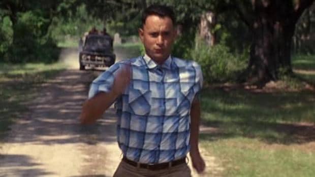 Forrest Gump (Tom Hanks), película de dirigida por Robert Zemeckis, es capaz de correr muy rápido