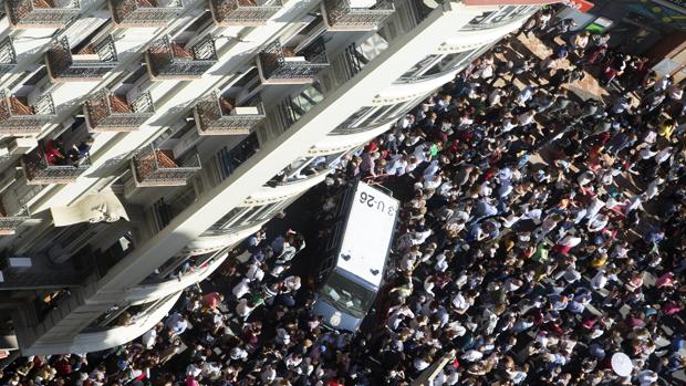 El centro de Valencia queda cerrado al tráfico privado este jueves: guía para aparcar el coche y llegar al centro