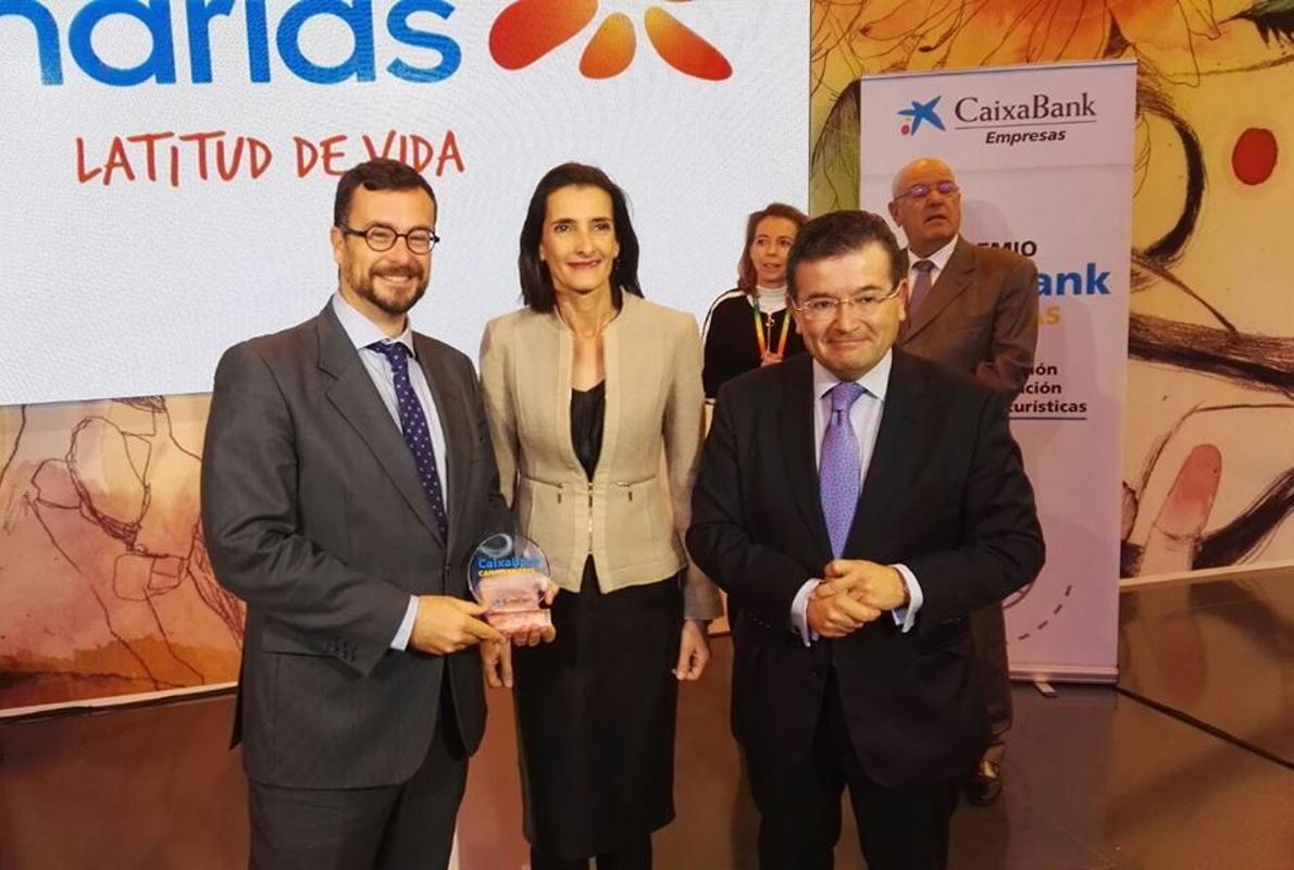 El consejero delegado de Cordial, Nicolás Villalobos, y la consejera canaria de Turismo, Mariate Lorenzo