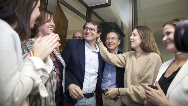 Alfonso Fernández Mañueco arrolla en las Primarias y Silván se queda sin opciones