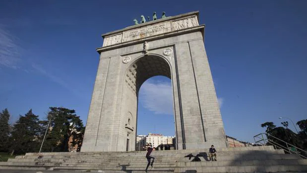 El Arco de la Victoria se construyó para conmemorar la victoria en la guerra civil