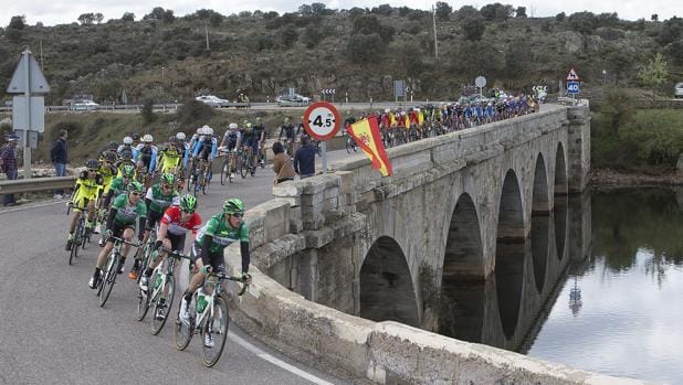 Una de las etapas de la Vuelta Ciclista a Castilla y León de la edición de 2015 a su paso por Zamora