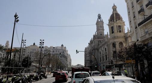 Vista de la plaza del Ayuntamiento tomada apenas unas horas después de la Cremà