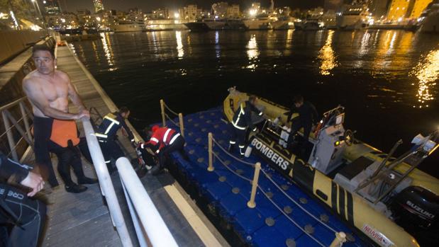 Varios barcos de pesca de arrastre participan en la búsqueda de los dos marineros