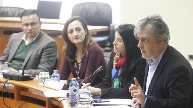 El portavoz parlamentario del PP, Pedro Puy, ayer en el Parlamento gallego