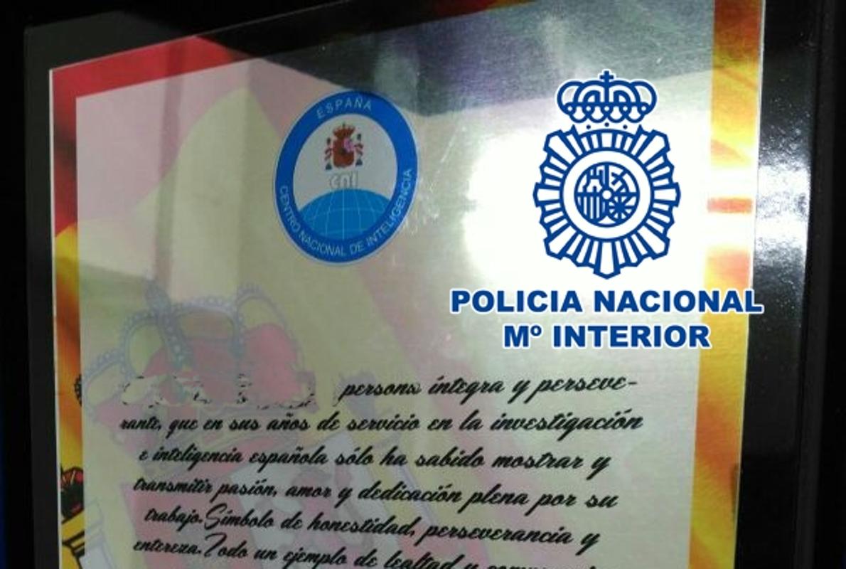 Placa de agradecimiento al donante intoxicado por el falso agente del CNI