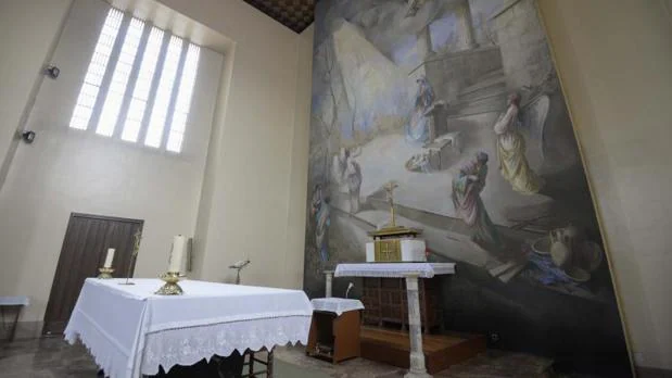 El retablo de la iglesia es obra de Eduardo Vicente