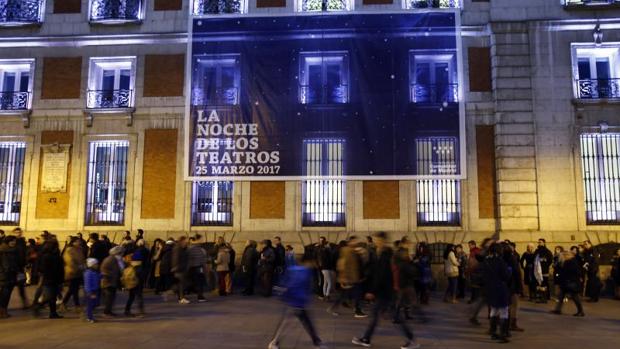 Colas, esta tarde, en la Real Casa de Correos para acceder a los espectáculos de La Noche de los Teatros