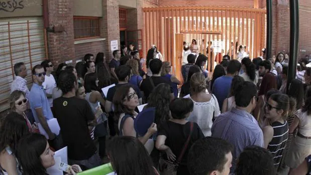 La Comunidad de Madrid convocará 1.400 plazas de docentes de Infantil y Primaria en junio