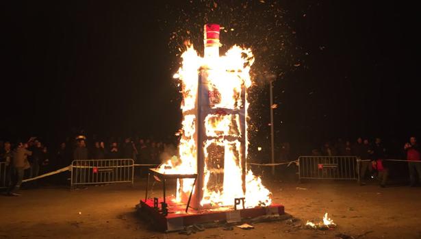 Imagen de la cremà de la falla difundida por Compromís