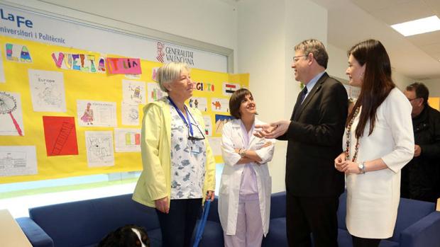 Imagen de Ximo Puig durante su visita al hospital La Fe de Valencia realizada este lunes
