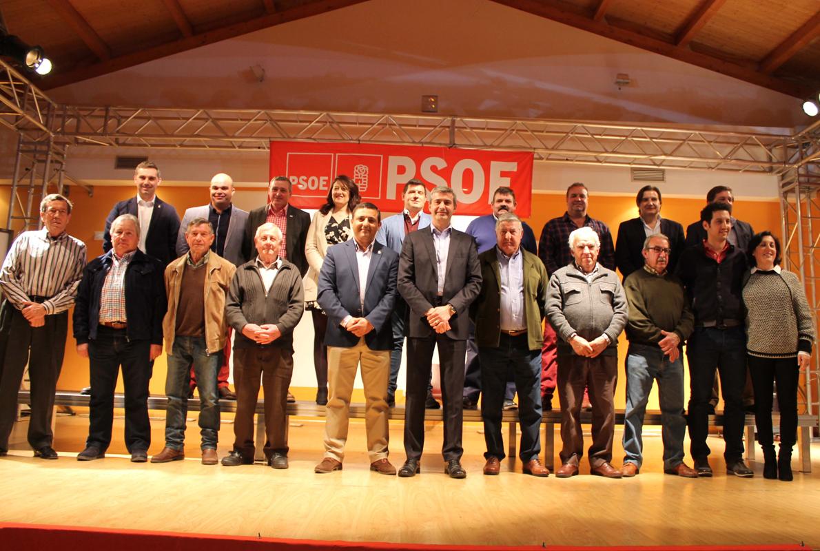 Álvaro Gutiérrez, con los ediles socialistas