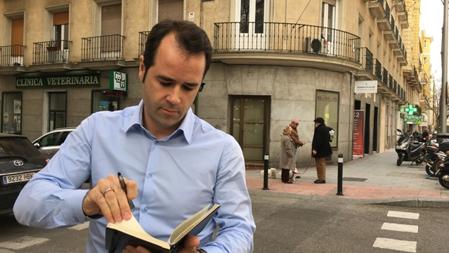 Javier Chicote, ante la que fuera sede de Manos Limpias en la calle Ferraz