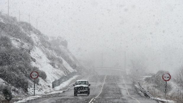 Temporal de nieve en el norte de León, este domingo 26 de marzo