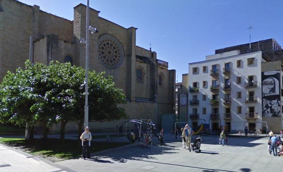 La niña fue hallada en un contenedor de la plaza Zuloaga