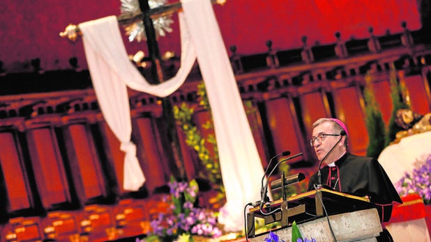 Luis Argüello durante el pregón de Semana Santa en la Catedral de Valladolid