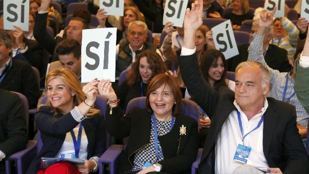 Imagen de Bonig junto a Ortiz y González Pons en el Congreso del PPCV este sábado