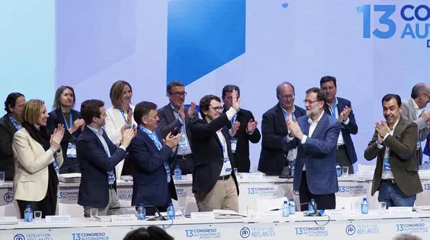Fernández Mañueco junto a Mariano Rajoy y otros dirigentes populares en el XIII Congreso del PP en Castilla y León