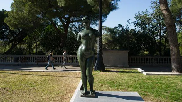 «Torso del verano», escultura de Maillol que puede verse junto al MNAC