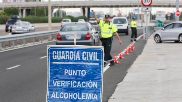 Investigan a un camionero por circular por la AP-7 con una tasa de alcohol siete veces superior a la permitida