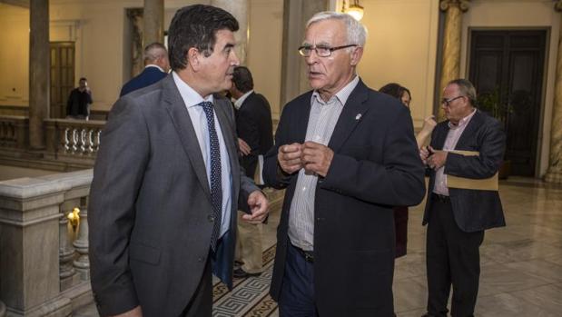 Fernando Giner y Joan Ribó, en el Ayuntamiento de València