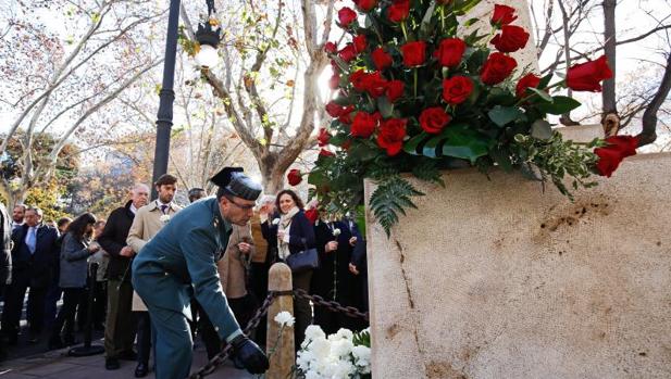 Ofrenda floral por el jurista valenciana Manuel Broseta, asesinado por ETA en 1992