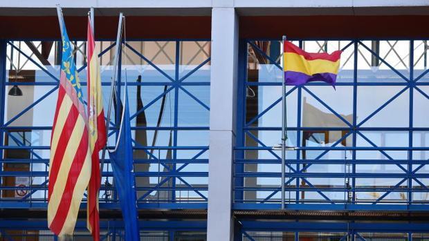 Imagen de la bandera republicana en el Ayuntamiento de Xirivella