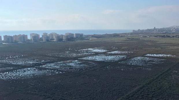 Vista aérea desde el helicóptero para localizar las zonas con agua estancada en Alicante