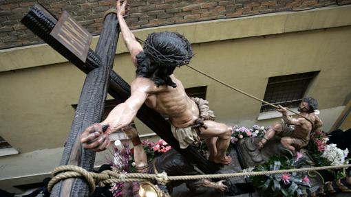 Tres de los trece conjuntos escultóricos de la procesión de Los Pasos, en León, son del cántabro Víctor de los Ríos