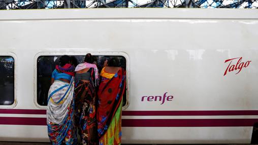 Un vagón de Talgo en la estación india de Mumbai