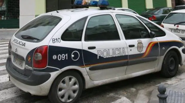 Coche patrulla de la Policía Nacional en València