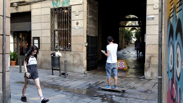 Muere una mujer acuchillada por su pareja, otra mujer, en el barrio del Raval de Barcelona