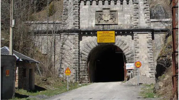 Boca española del túnel de Canfranc, inaugurado en el año 1928