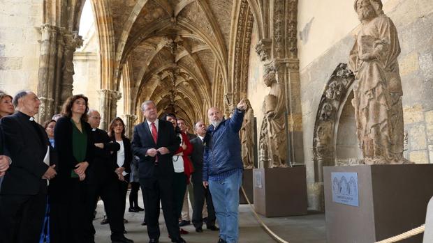 La consejera de Cultura y Turismo, María Josefa García Cirac, y el alcalde Antonio Silván han presentado el plan de actuaciones del pórtico occidental de la Catedral de León