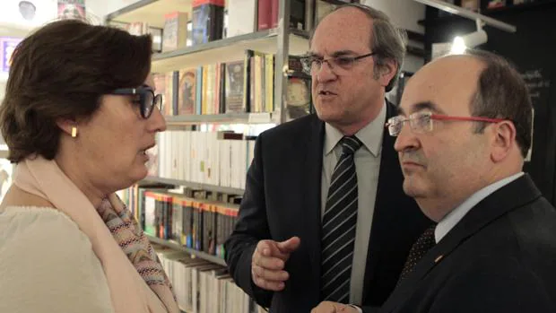 Miquel Iceta, Ángel Gabilondo y la periodista Montserrat Domínguez