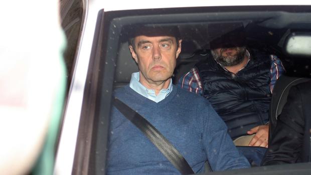 Imagen de Miguel López, yerno de la viuda de la CAM, a su salida de prisión tras abonar la fianza