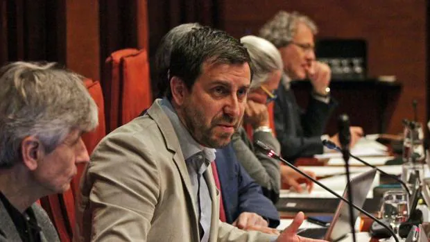 El consejero Antoni Comín durante su comparecencia, hoy, en la Comisión de Salud